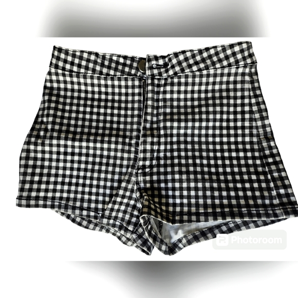 Forever 21 Black and White Checker Print Shorts Size 26 - Picture 1 of 9